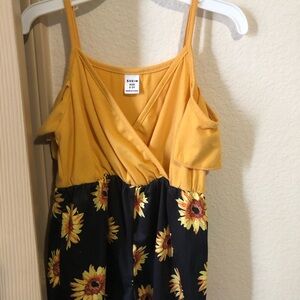 🍒🍒SHEIN Yellow and Black Sunflower Print Dress